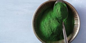 spirulina-powder-healthy-dietary-supplement-jkmthlv