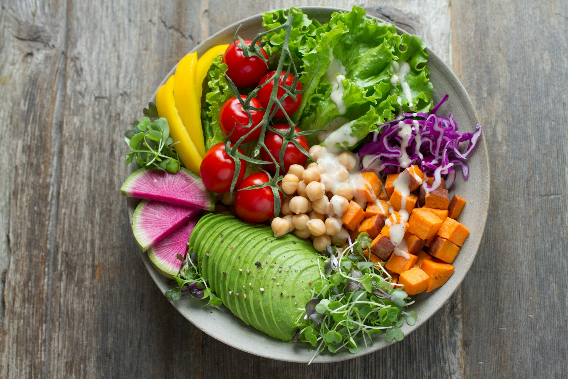 Salade composée protéinée aux grillons