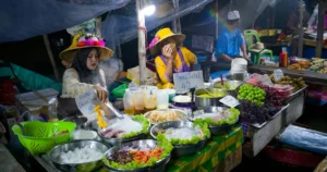 Vendeuses de street food dans un marché de nuit thaïlandais